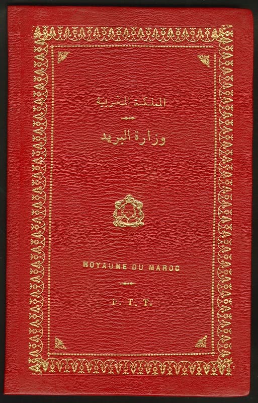Los 7905 - Marokko, 1969, rotes ledergebundenes Geschenkheft mit Goldprägung, überreicht anlässlich des 16. UPU-Kongresses 1969 in Tokio, mit Marken der Jahrgänge 1968/69 sauber mit Falz eingeklebt, dabei eine Visitenkarte "Avec les compliments de l'administration Marocaine des PTT", einige Seiten innen mit kleiner Eckstauchung, sehr selten