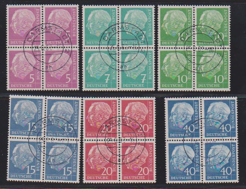 Los 1023 - Heuss lumo, Viererblock-Serie mit einheitlichem zentrischem Rundstempel von Darmstadt, Atteste G. Schlegel (1996) und D. Schlegel (2022). Mi. für Paare 3620,- +